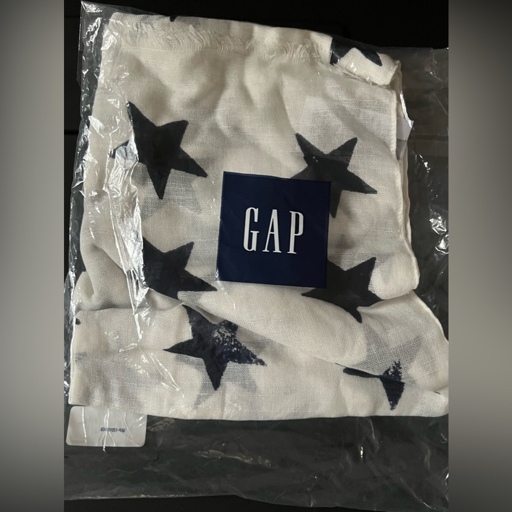 Gap wrap/scarf new in packaging